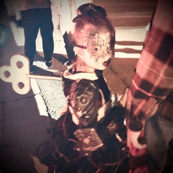 Meet your Posher, Natasha - Picture 1 of 1